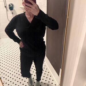 GAP Women's Elegant Black V-Neck Sweater Well Loved Large